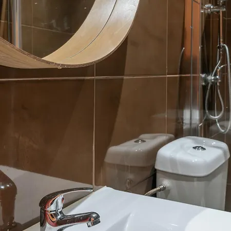 Aquilla's Family 104 By Mycelia Гостьовий будинок